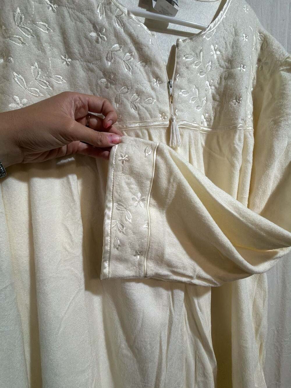 Vintage Basic Editions Intimates Plus Cream Quilted Embroidered Zip-Front Robe N - Picture 8 of 11